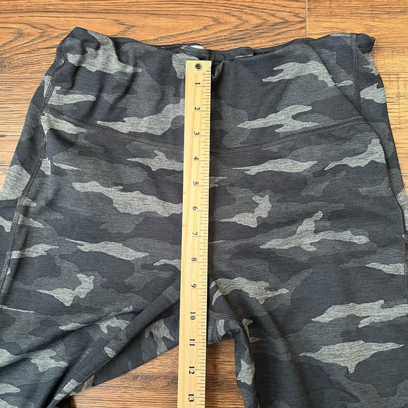 Athleta Ultimate Salutation Stash Pocket 7/8 Legging Tights‎ Camouflage Large - Picture 3 of 7